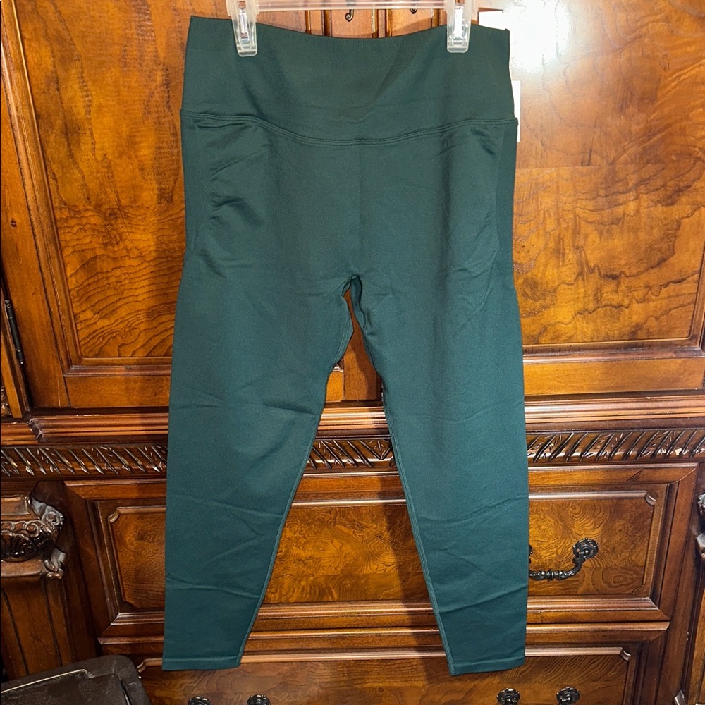 Fabletics Dark Green Scrunch Bum Leggings NWT XL